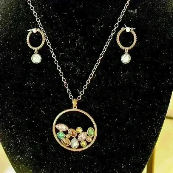 Aged gold tone necklace with crystals with matching earrings - Picture 1 of 4